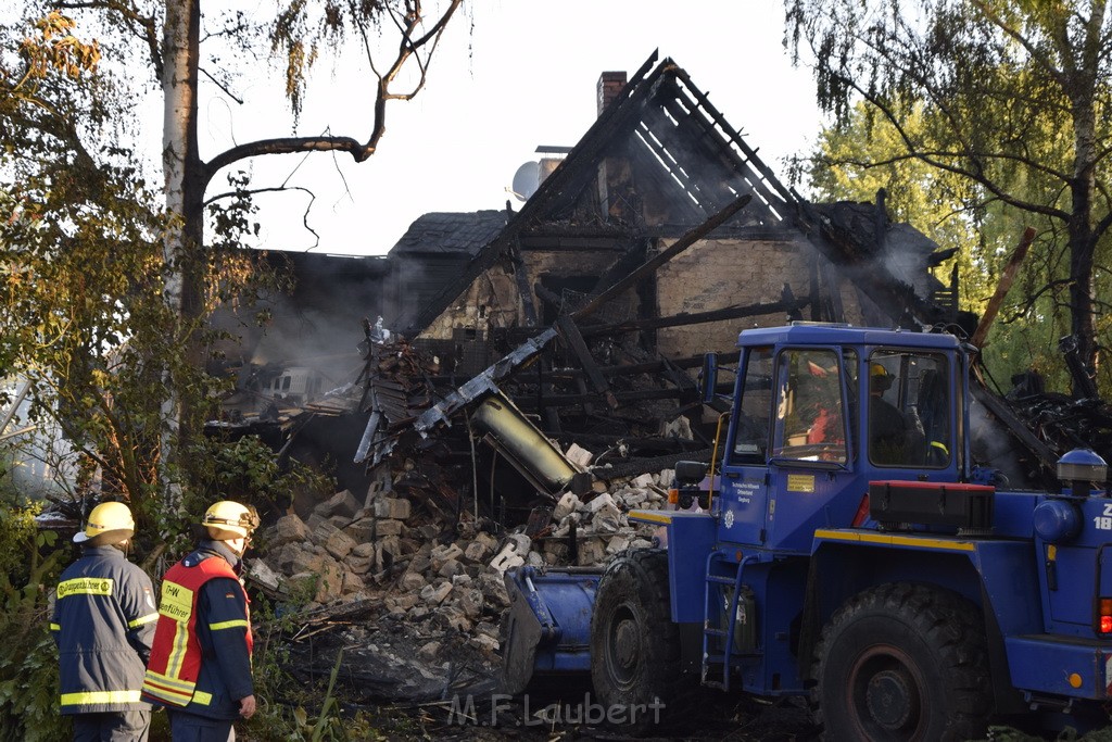 Grossfeuer Einfamilienhaus Siegburg Muehlengrabenstr P1050.JPG - Miklos Laubert